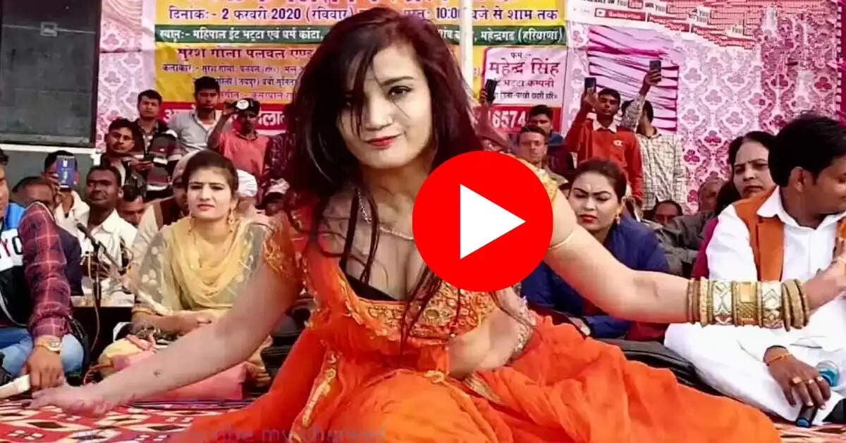 Haryanvi Dance Video : कोमल रंगीली ने मंच पर लेटकर किया हसीन डांस, देखने वालों की थमी सांसें