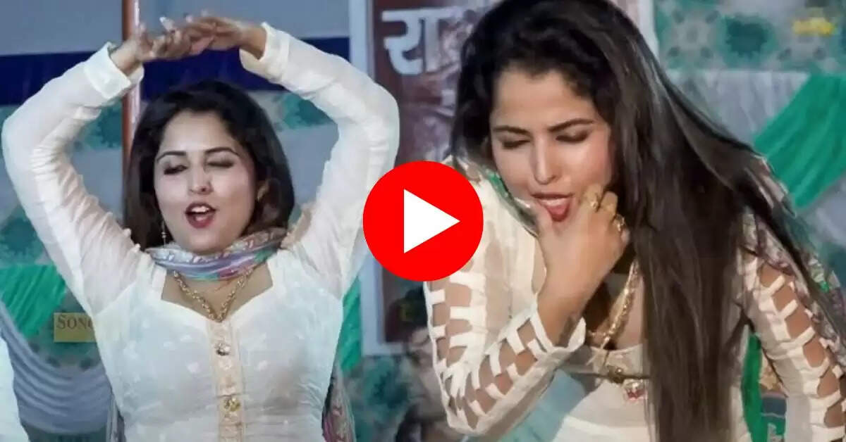 muskan baby ने जालीदार कुर्ती पहन स्टेज पर दिखाई नशीली अदाएं, पूरा गांव हुआ दीवाना