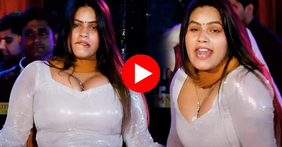 Dolly Sharma ने मटकाया हैवी फिगर, ताऊ से नहीं हुआ कंट्रोल...स्टेज पर चढ़कर उड़ाए नोट