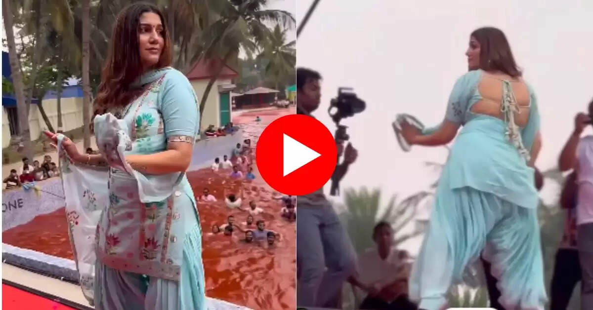 Sapna Choudhary Dance Video : स्टेज पर सपना चौधरी होई पसीने पानी पानी, देख बूढ़े खो बैठे होश 