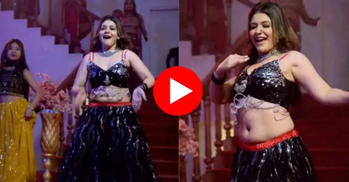 Gori Nagori Dance : गोरी नागोरी ने बीन की धुन पर किया नागिन डांस, देख फैंस हुए मदहोश