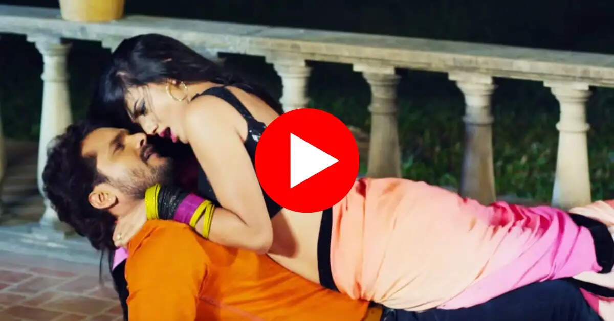 Akshara Singh Dance : अक्षरा सिंह ने बंद कमरे में मारे खेसारी संग ठुमके, वीडियो देख उड़े फैंस के होश