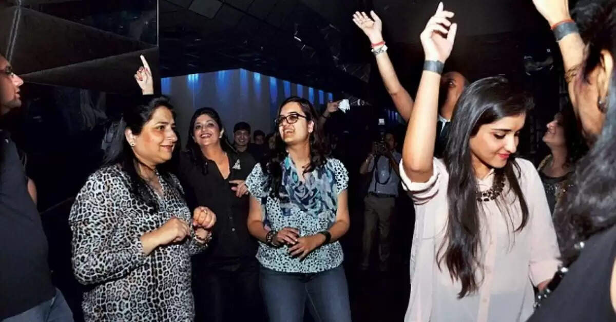 Nightlife in Delhi : ये हैं दिल्ली के सबसे बेस्ट क्लब, कम पैसों में भी कर लेंगे पूरी रात एंजॉय