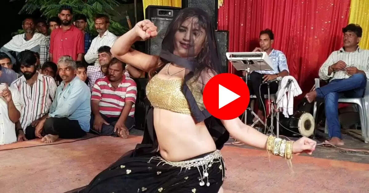 Komal Rangili dance : कोमल रंगीली ने स्टेज पर किया गदर डांस, मदमस्त अदाएं देख क्रेजी हुए फैंस